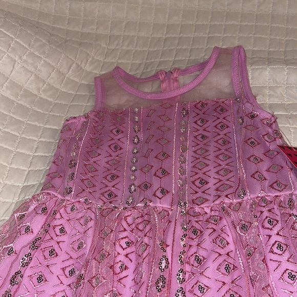 NWT AVIVA GIRLS SLEEVELESS MESH & SEQUINED OVERLAY DRESS size 5 - Picture 2 of 6